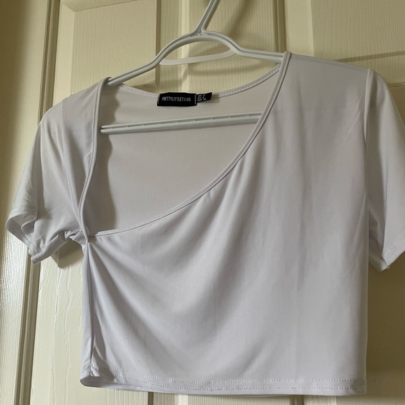 Pretty Little Thing White Asymmetrical Cropped Top - Picture 4 of 8